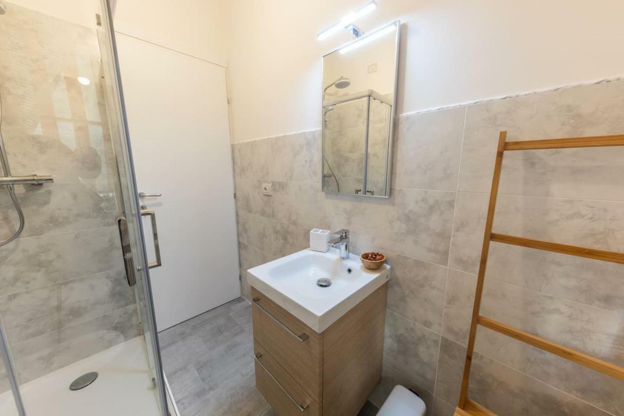 Downtown Bologna Apartment Bagian luar foto