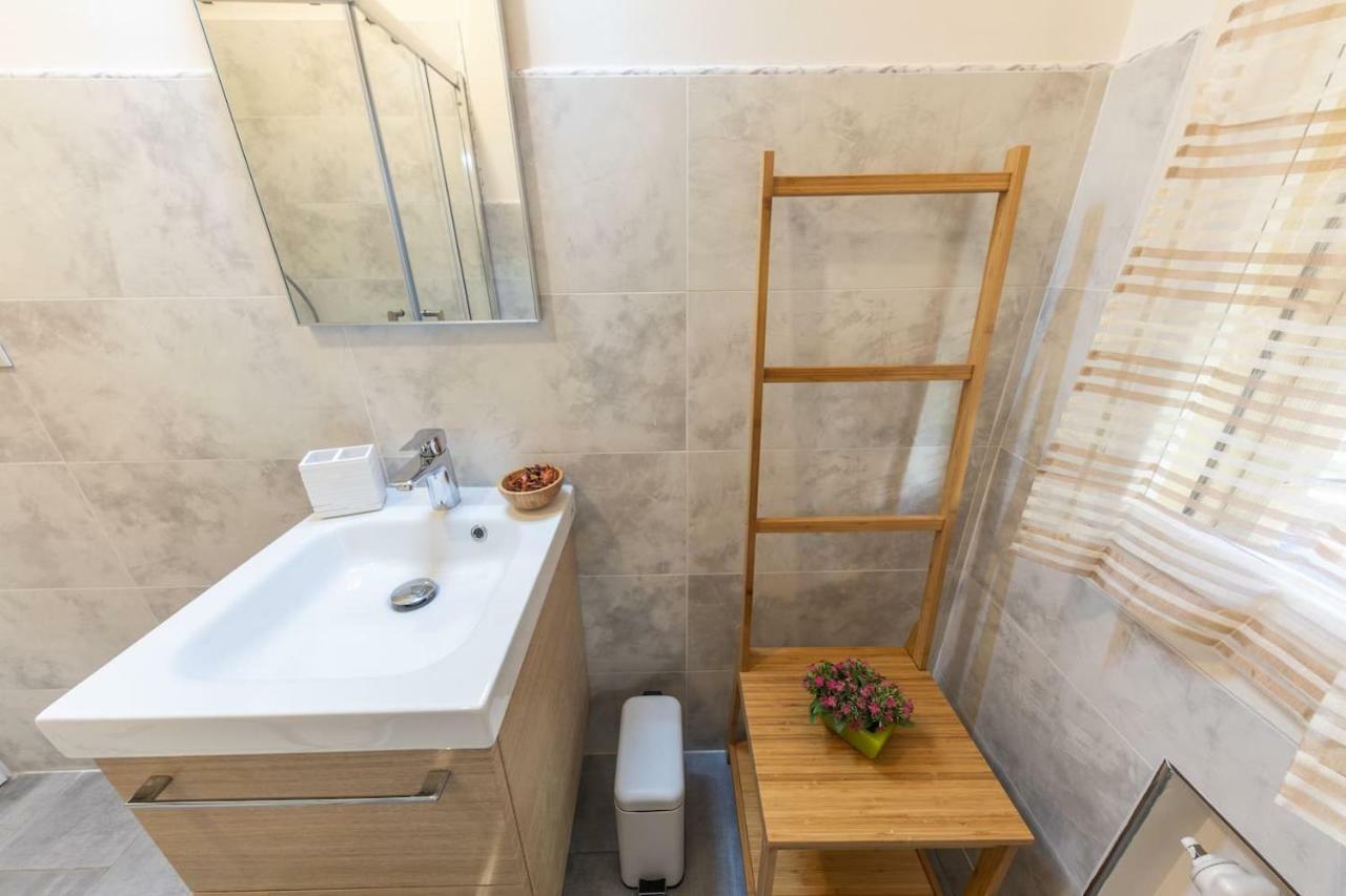Downtown Bologna Apartment Bagian luar foto